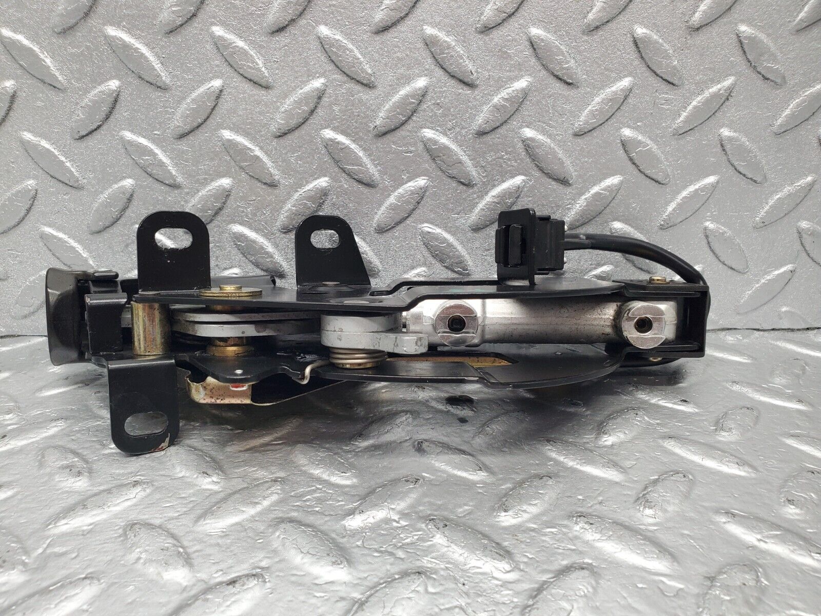 47016 Mercedes-Benz R129 320SL Coupe Rear Right Roof Lock Mechanism 1298001774