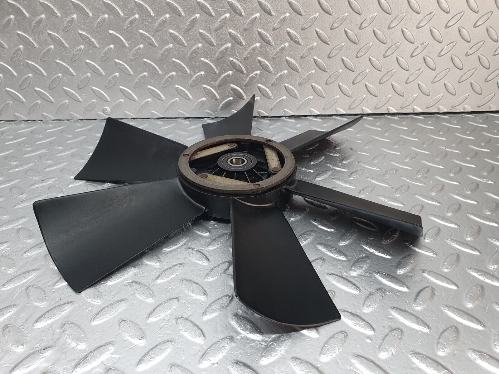 42684 Mercedes-Benz W201 190 2.0L Engine Cooling Fan 1022050506