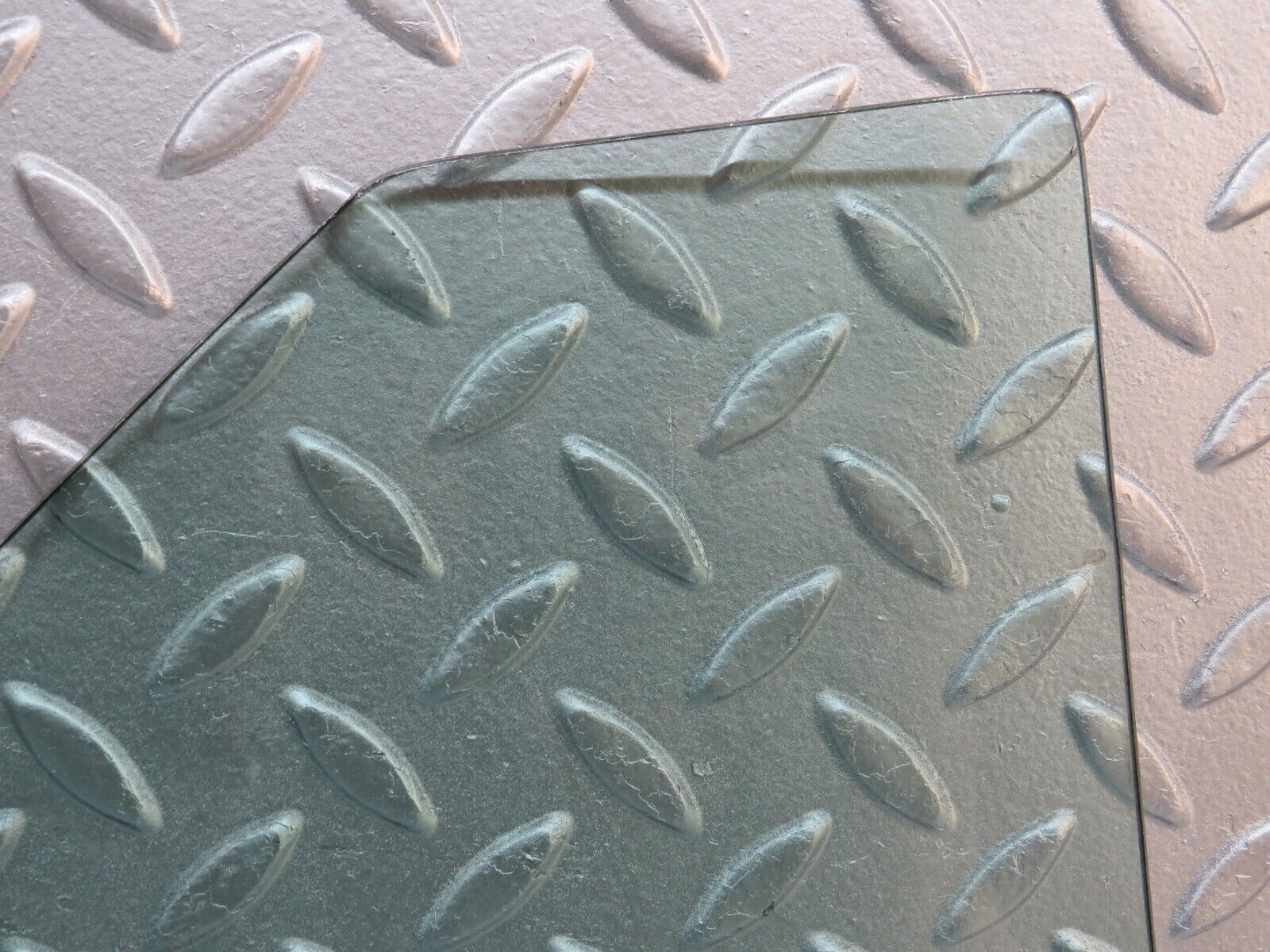 40186 Mercedes-Benz R107 Hardtop Quarter Window Glass Right Side