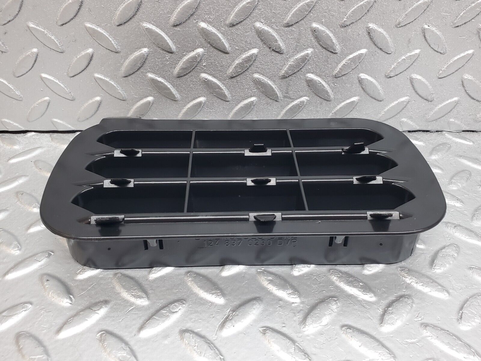 44734 Mercedes-Benz W124 220E Rear Air Intake Vent Right 1248370230 1248370242