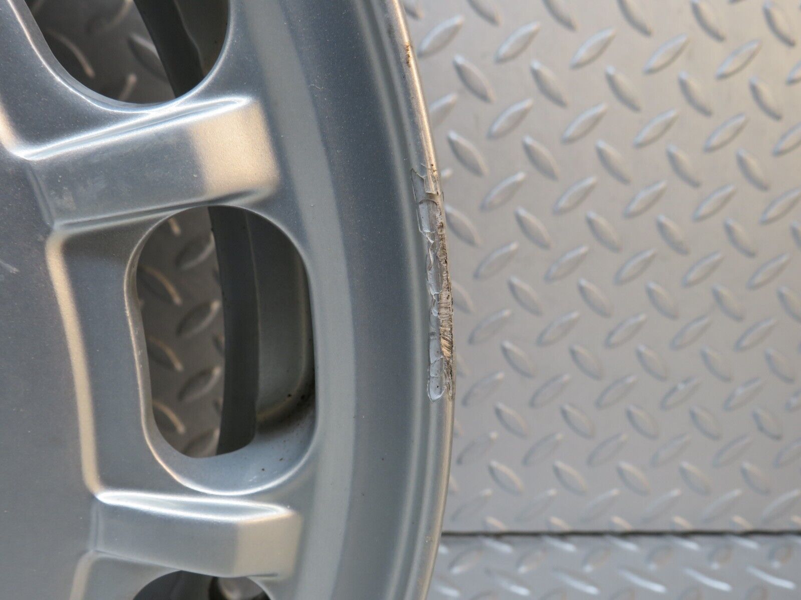 39529 Mercedes-Benz R107 Alloy Wheel 7Jx15H2 ET44 2014001302