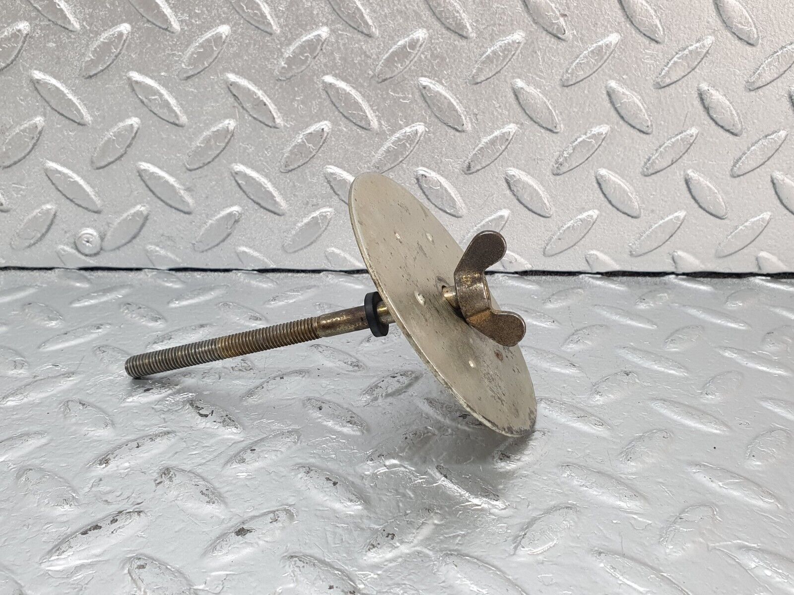 44023 Mercedes-Benz C123 230CE Coupe Spare Wheel Holder