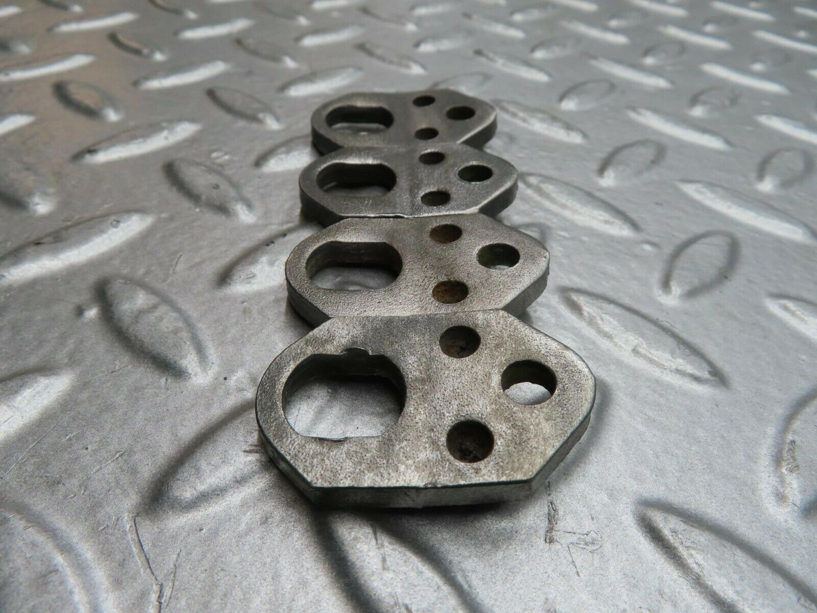 15635 Mercedes-Benz R107 450SL Fuel Injector Bracket 4pcs