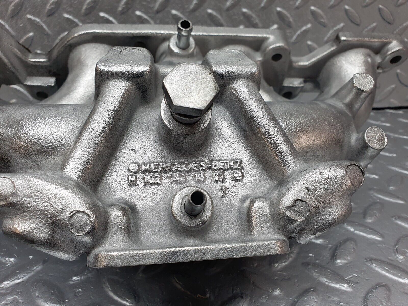 42802 Mercedes-Benz W201 190 2.0L Air Intake Manifold 1021411601 1021411319