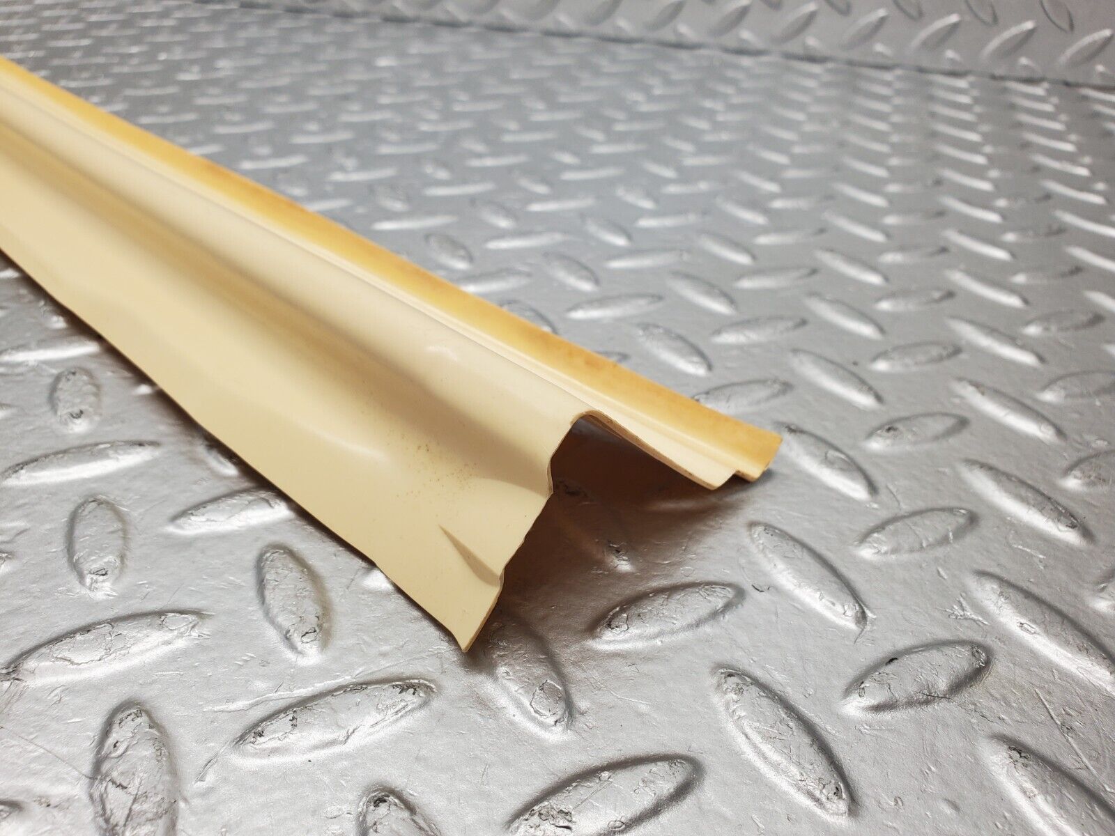 46743 Mercedes-Benz R129 320SL Coupe Left Door Sill Trim Beige 1297270988