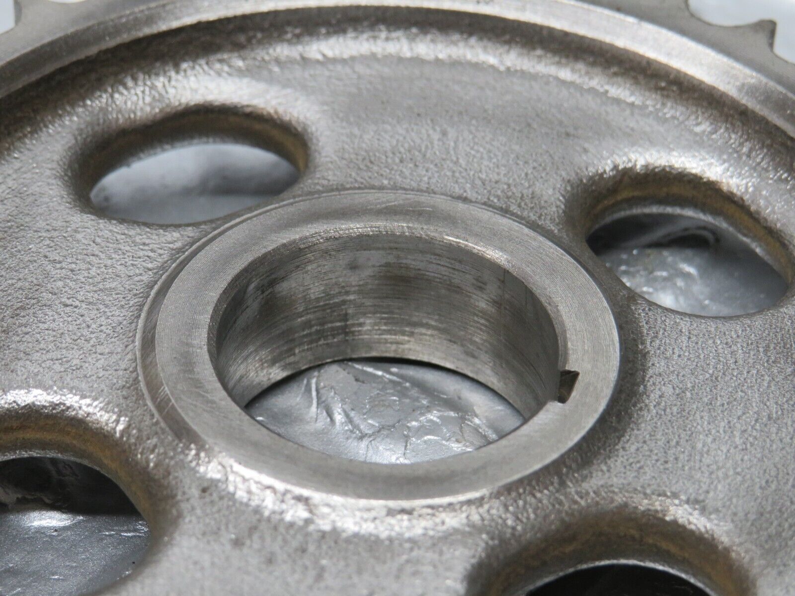 32949 Mercedes-Benz C107 R107 450 V8 Camshaft Timing Gear 1160520601