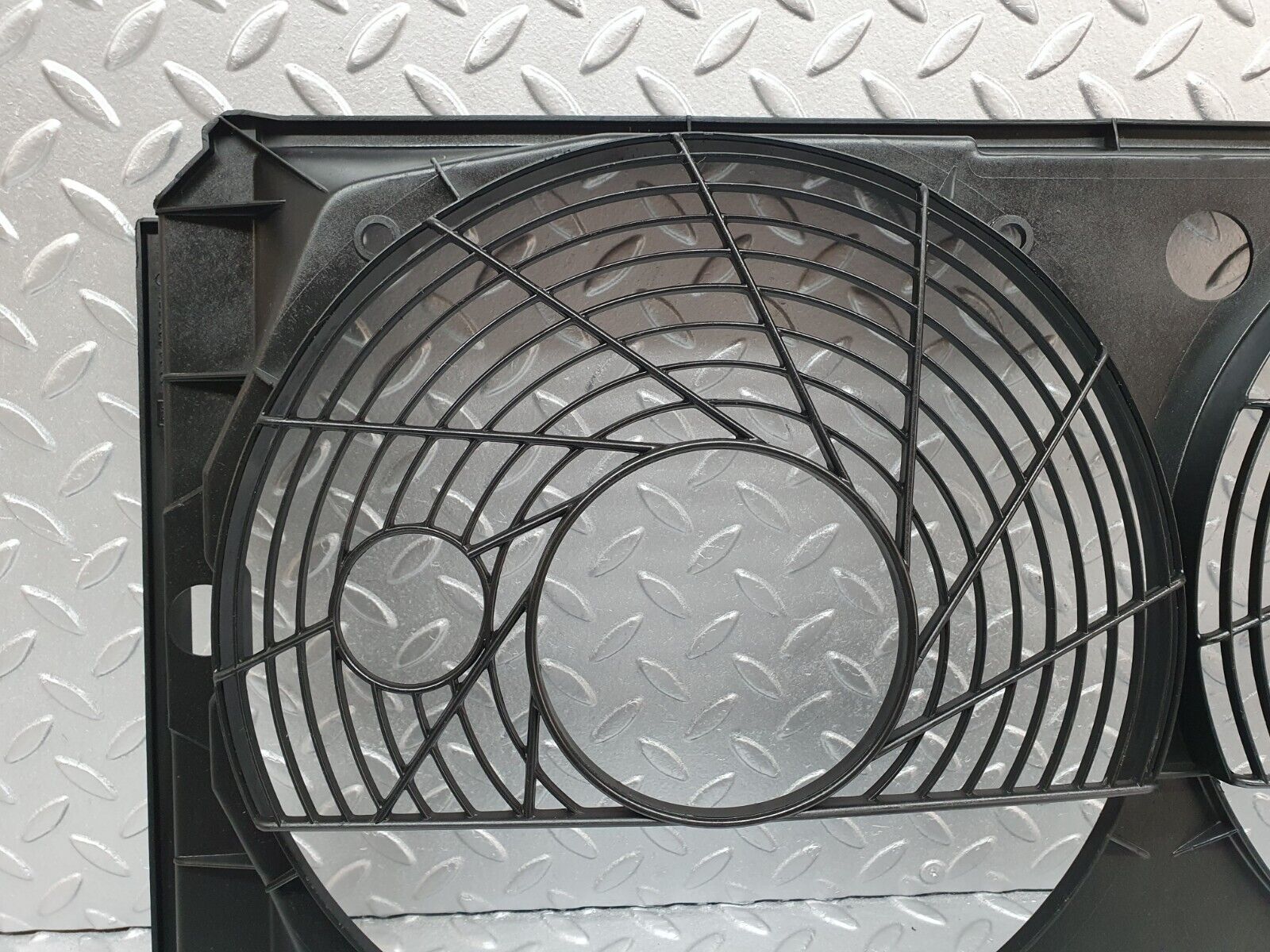 42190 Mercedes-Benz R129 320SL Coupe Radiator Fan Shroud Cover 1295050555