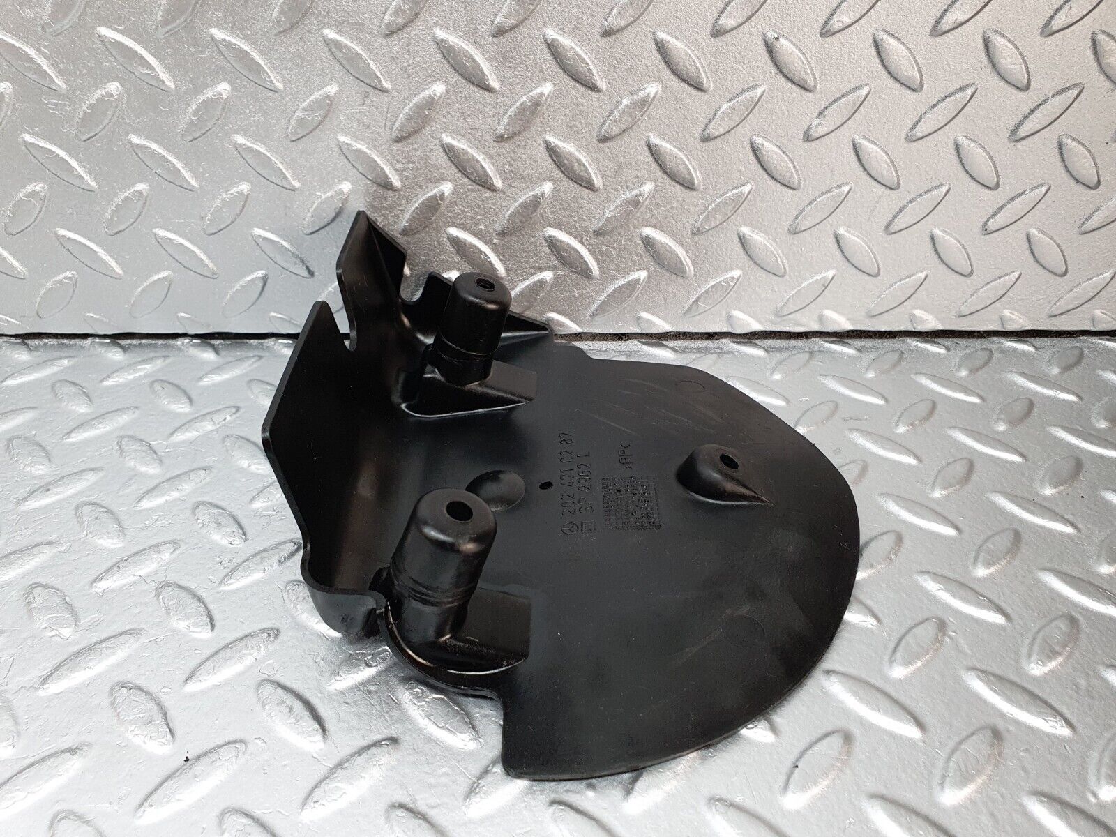 41946 Mercedes-Benz W202 C200 Fuel Tank Plastic Cover Left 2024710287