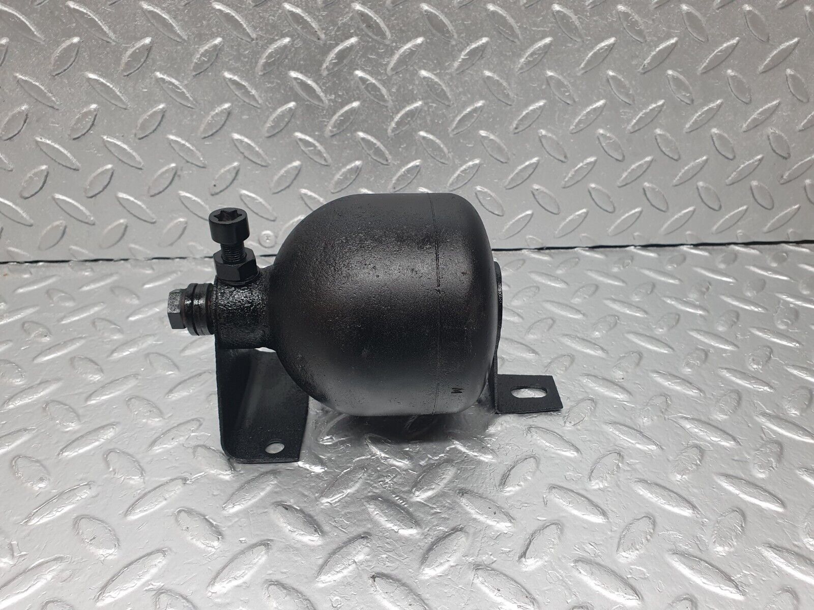 43607 Mercedes-Benz C126 380SEC Coupe Rear Suspension Sphere