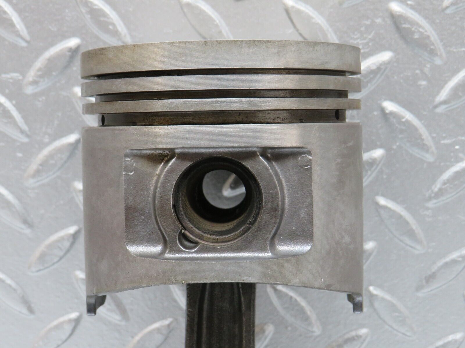 33037 Mercedes-Benz C107 R107 350 V8 Piston With Connecting Rod 92mm 11607