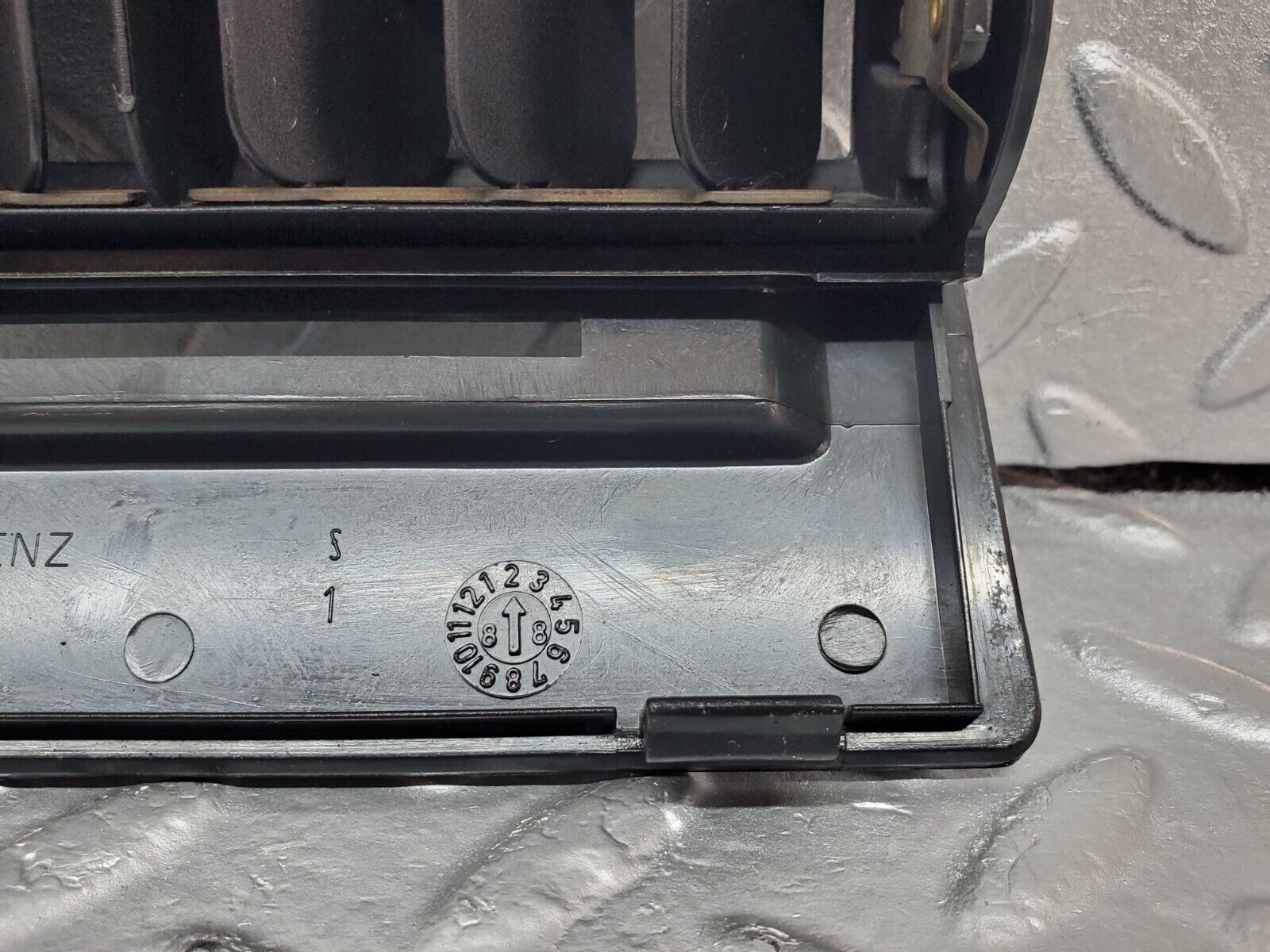 45584 Mercedes-Benz W126 420SE Centre Console Air Vent 1268300013