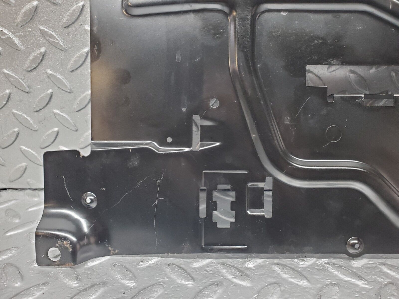 45629 Mercedes-Benz W126 420SE Left Footwell Relay Holder Bracket