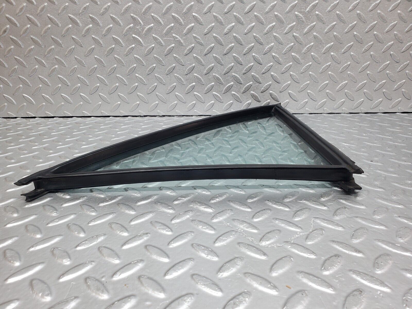 45803 Mercedes-Benz W126 420SE Rear Left Quarter Window Glass 1267350124