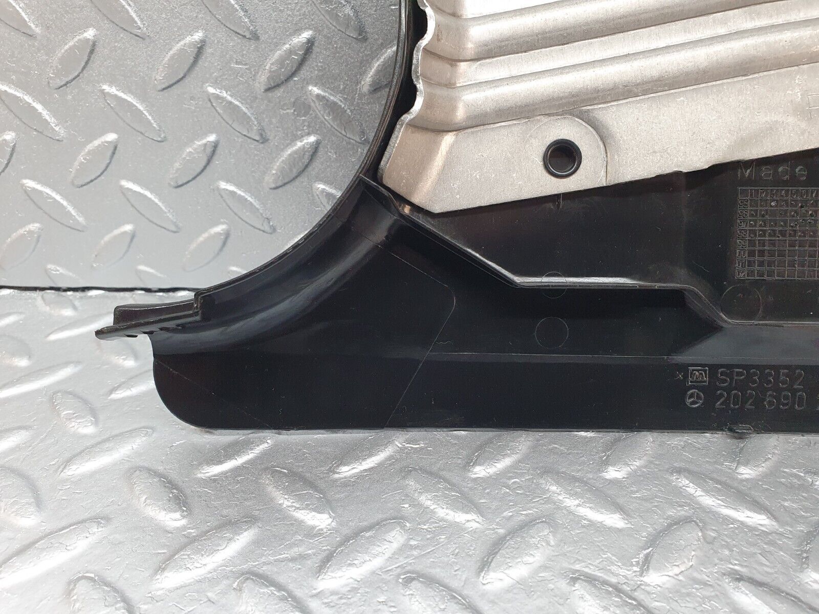 41735 Mercedes-Benz W202 C200 B Pillar Bottom Cover Right 2026902430