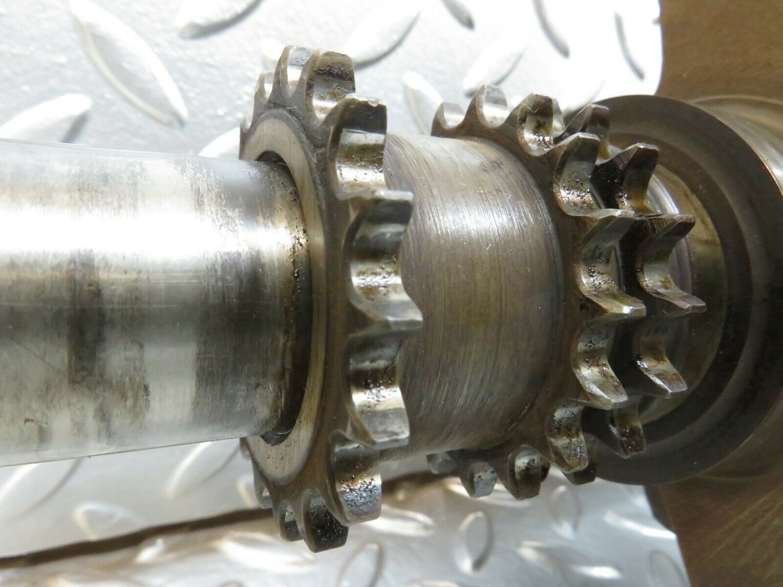 23879 Mercedes-Benz R107 450SL Crankshaft 1170311001