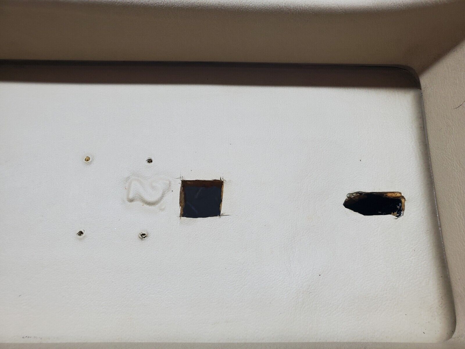 45767 Mercedes-Benz W126 420SE Centre Console Beige 1266830325