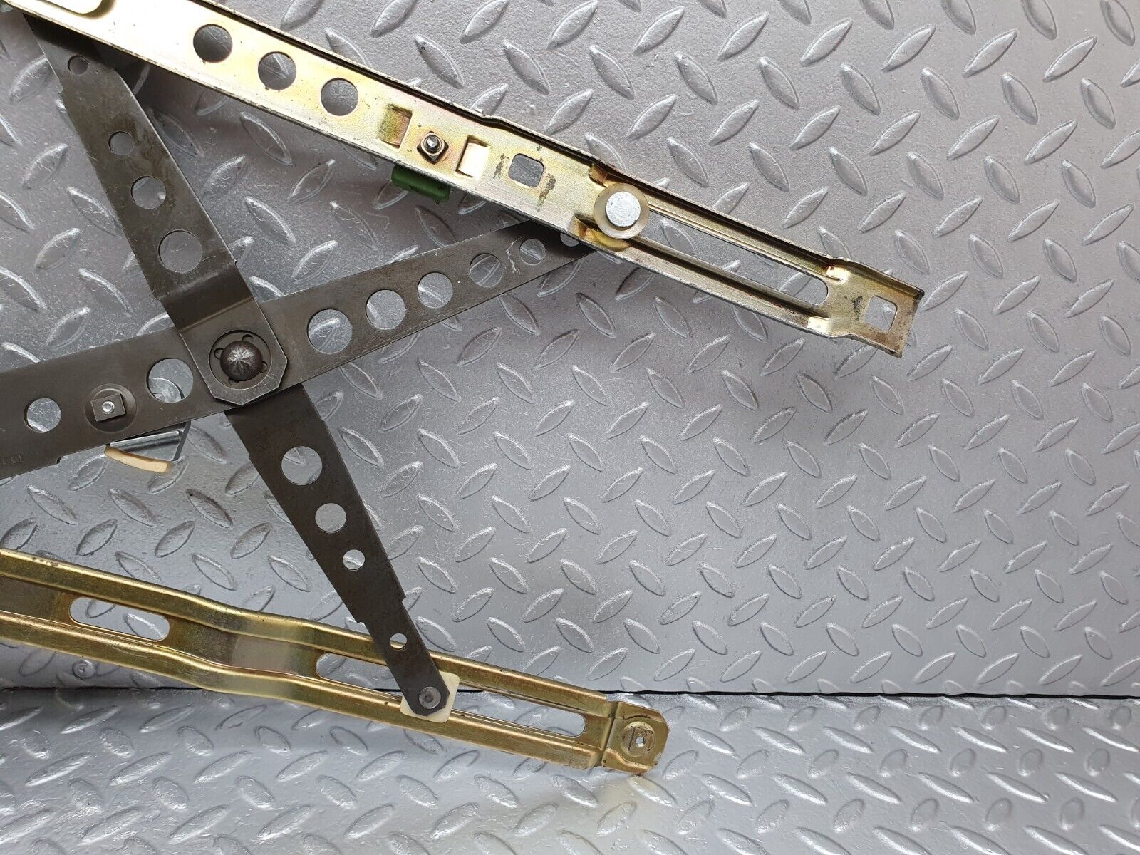 43746 Mercedes-Benz C126 380SEC Coupe Rear Right Power Window Regulator