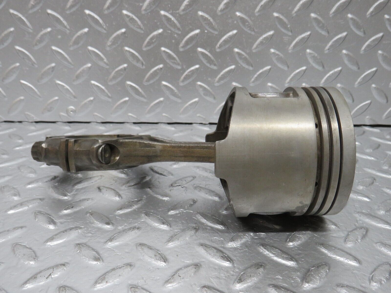 32771 Mercedes-Benz C107 R107 350 V8 Piston With Connecting Rod 92mm 11607