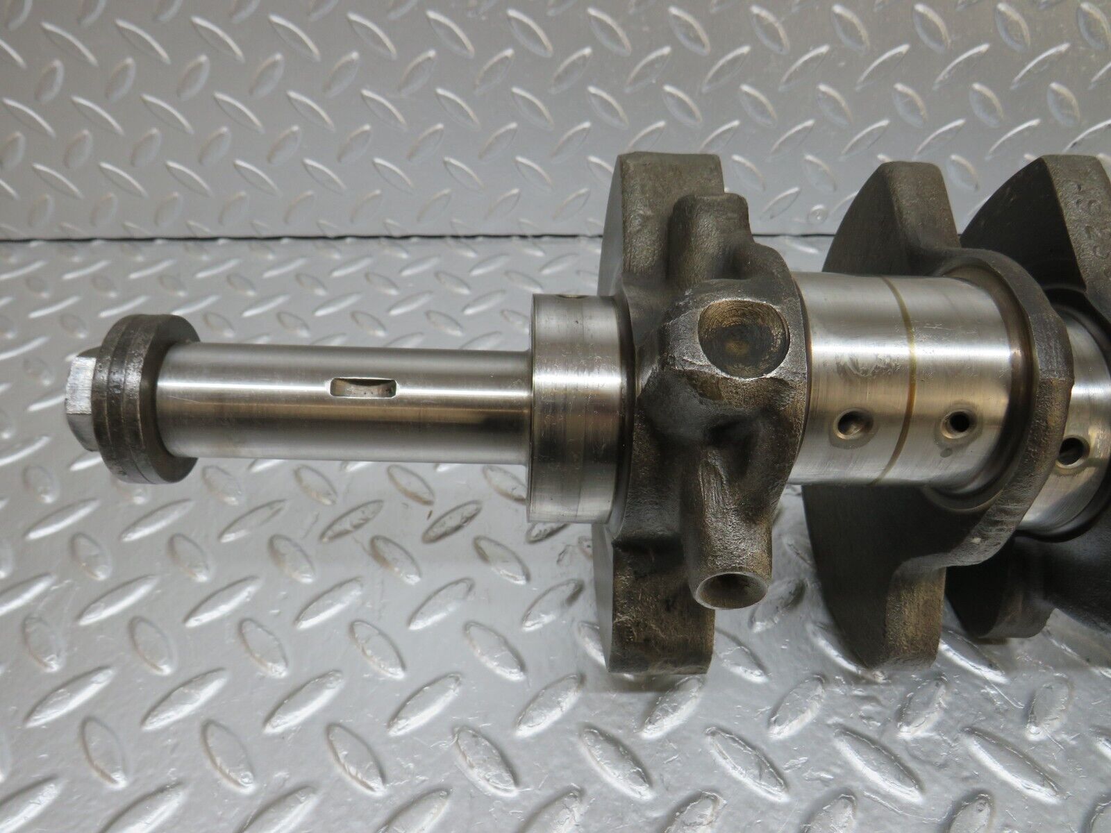 33047 Mercedes-Benz C107 R107 350 V8 Crankshaft 1160311001