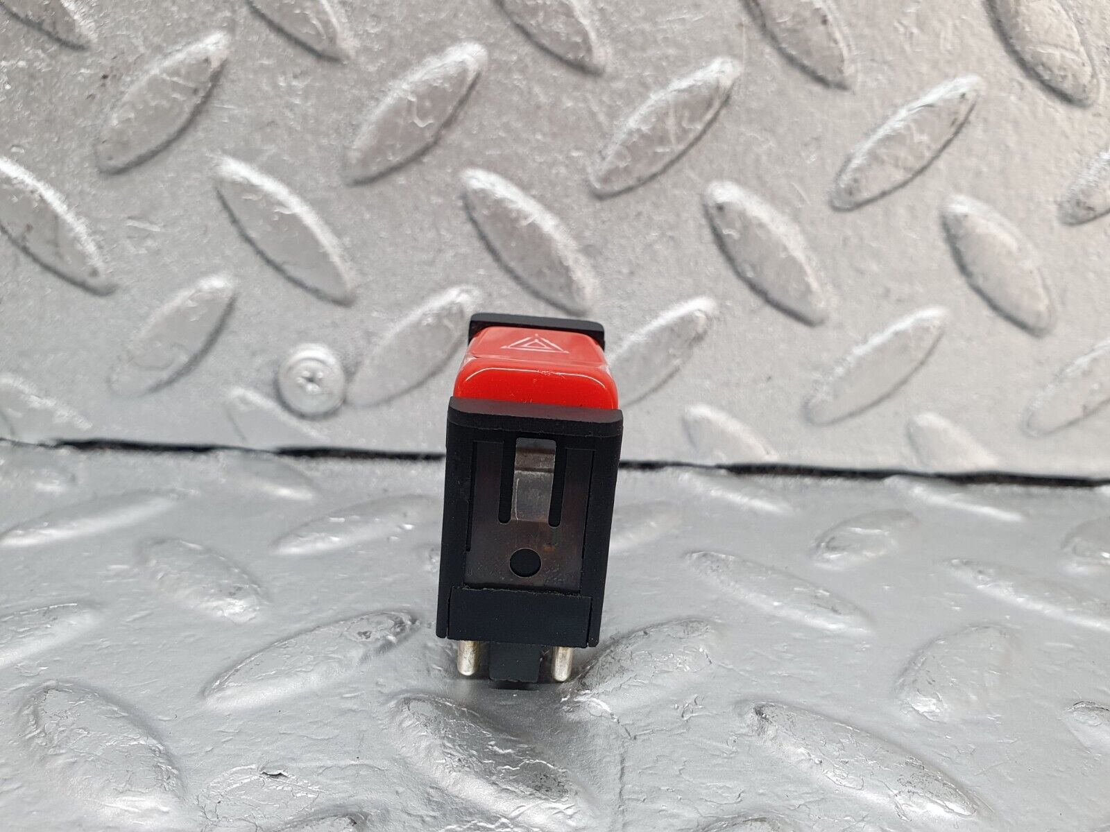 44112 Mercedes-Benz C123 230CE Coupe Hazard Warning Light Switch 0008209010