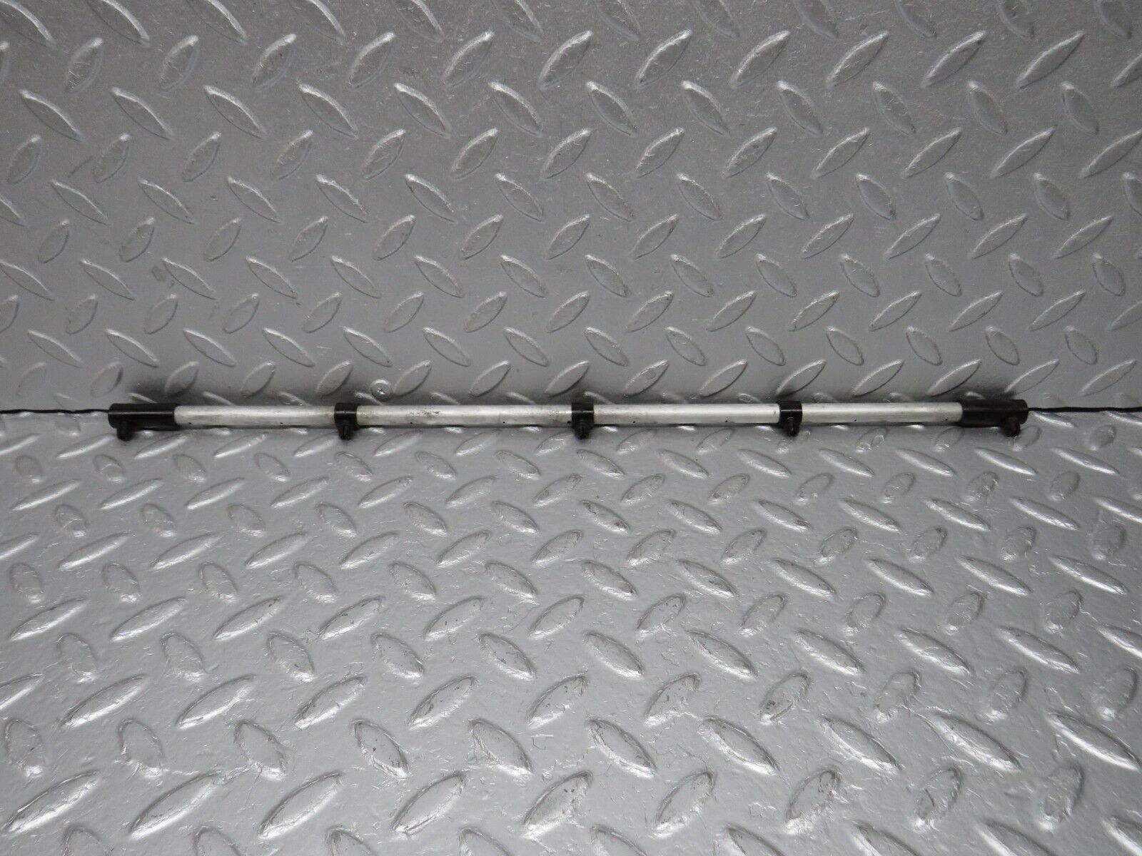 39158 Mercedes-Benz R107 500SL Camshaft Oil Tube