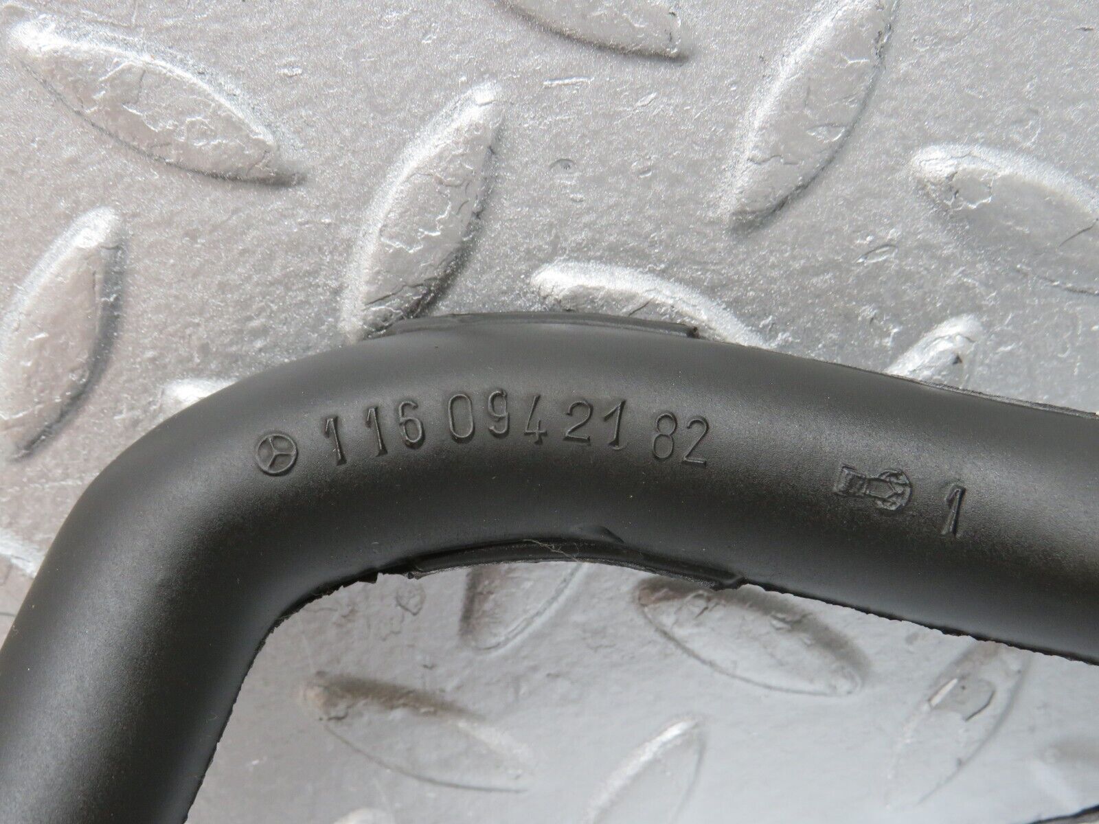 39163 Mercedes-Benz R107 500SL Air Intake Hose Pipe 1160942182