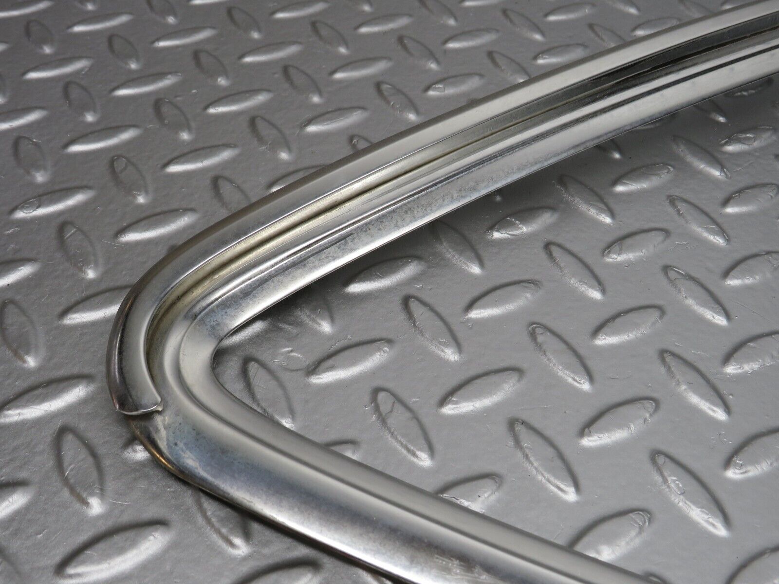 40197 Mercedes-Benz R107 Hardtop Side Window Chrome Moulding Trim Right