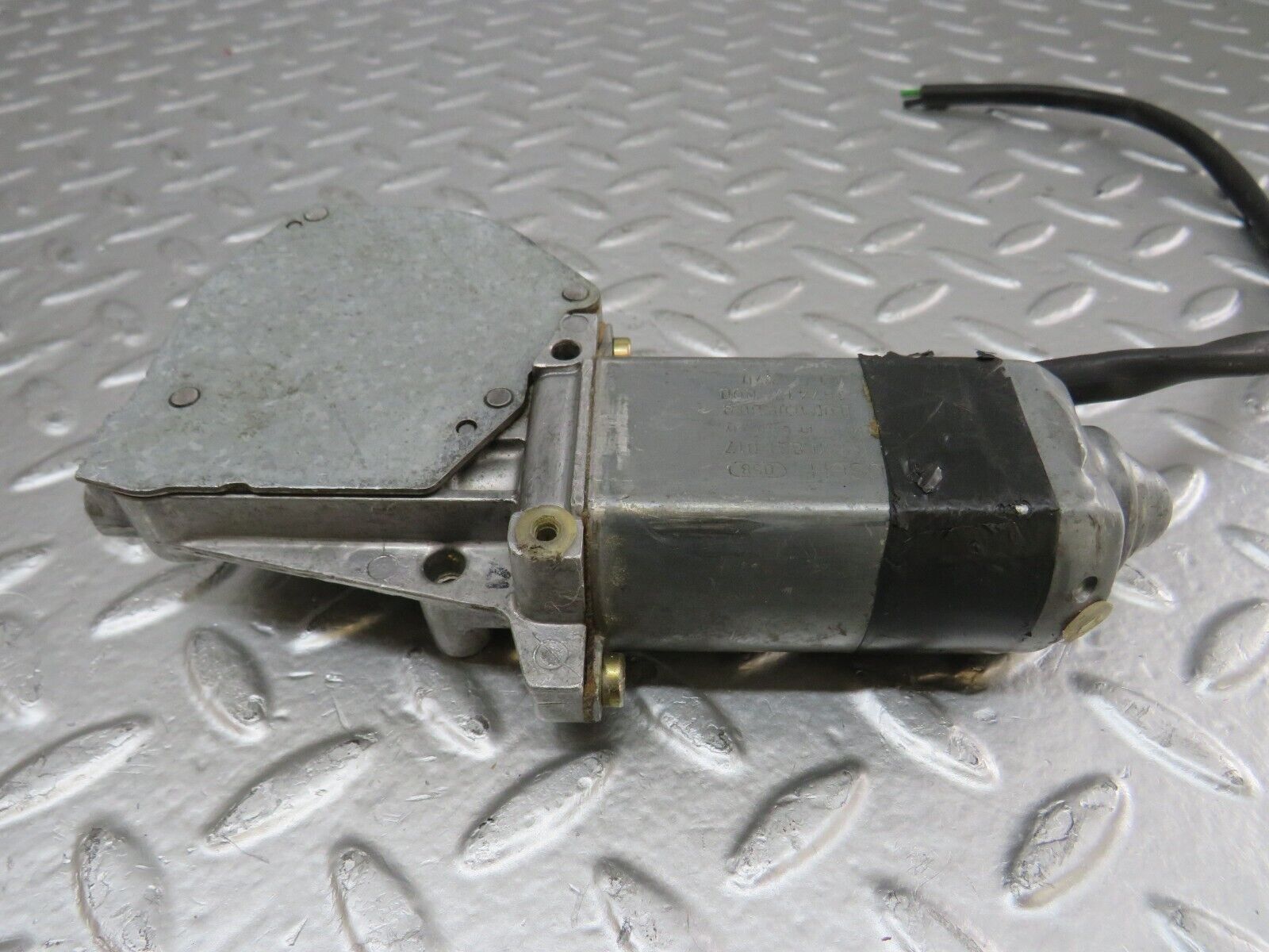 25091 Mercedes-Benz C107 Rear Left Window Regulator Motor 0130821017