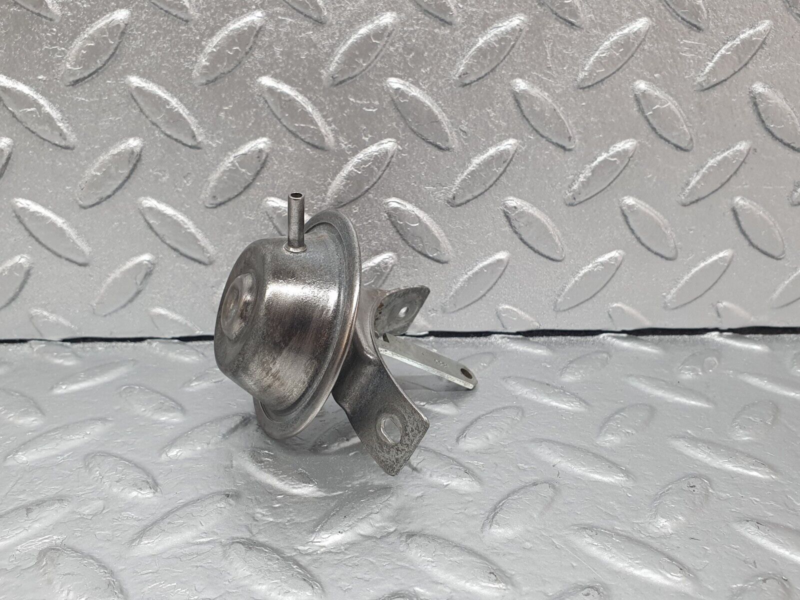 43687 Mercedes-Benz C126 380SEC Coupe Ignition Distributor Vacuum Control Valve