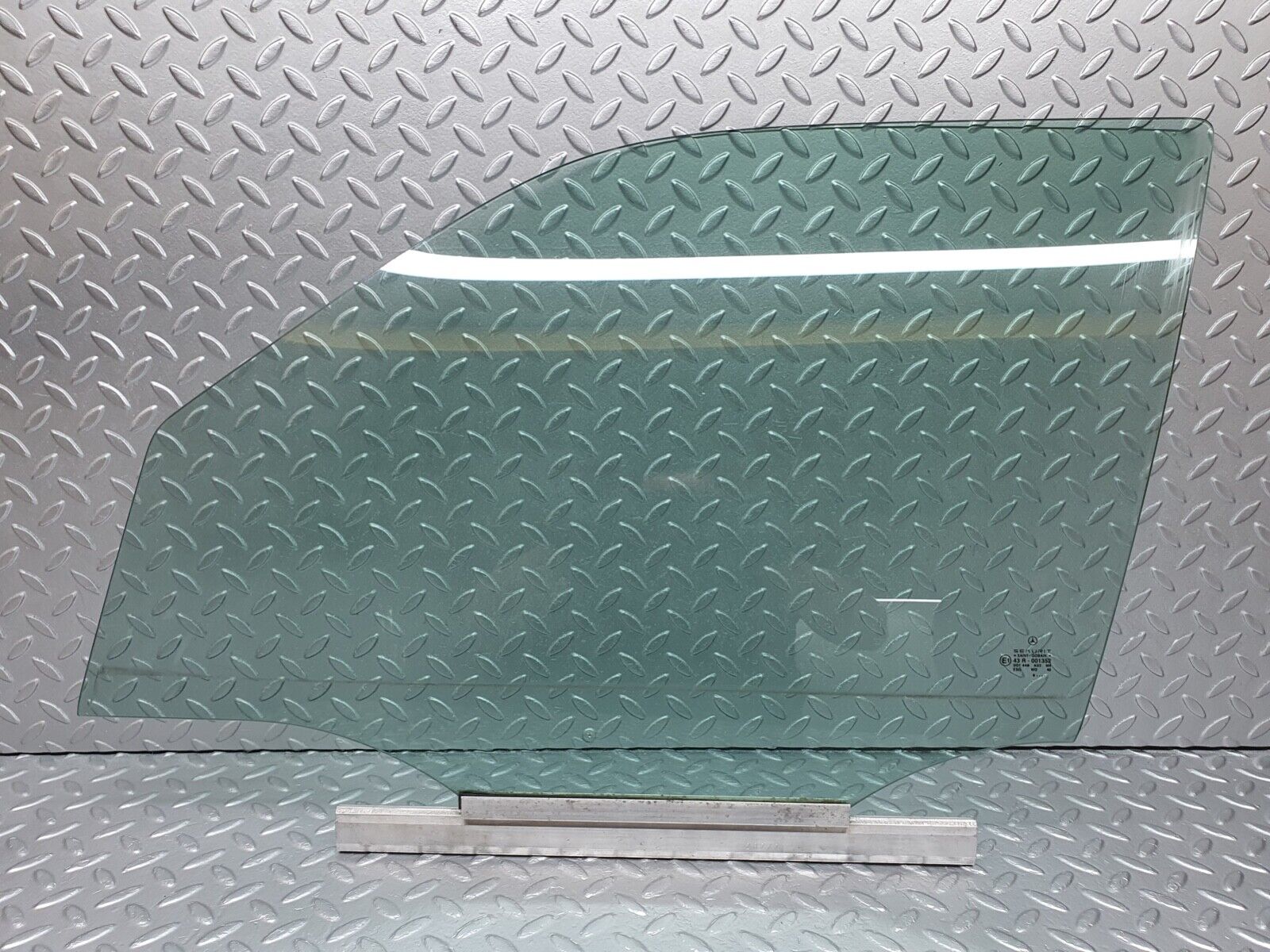41994 Mercedes-Benz W202 C200 Front Left Door Window Glass