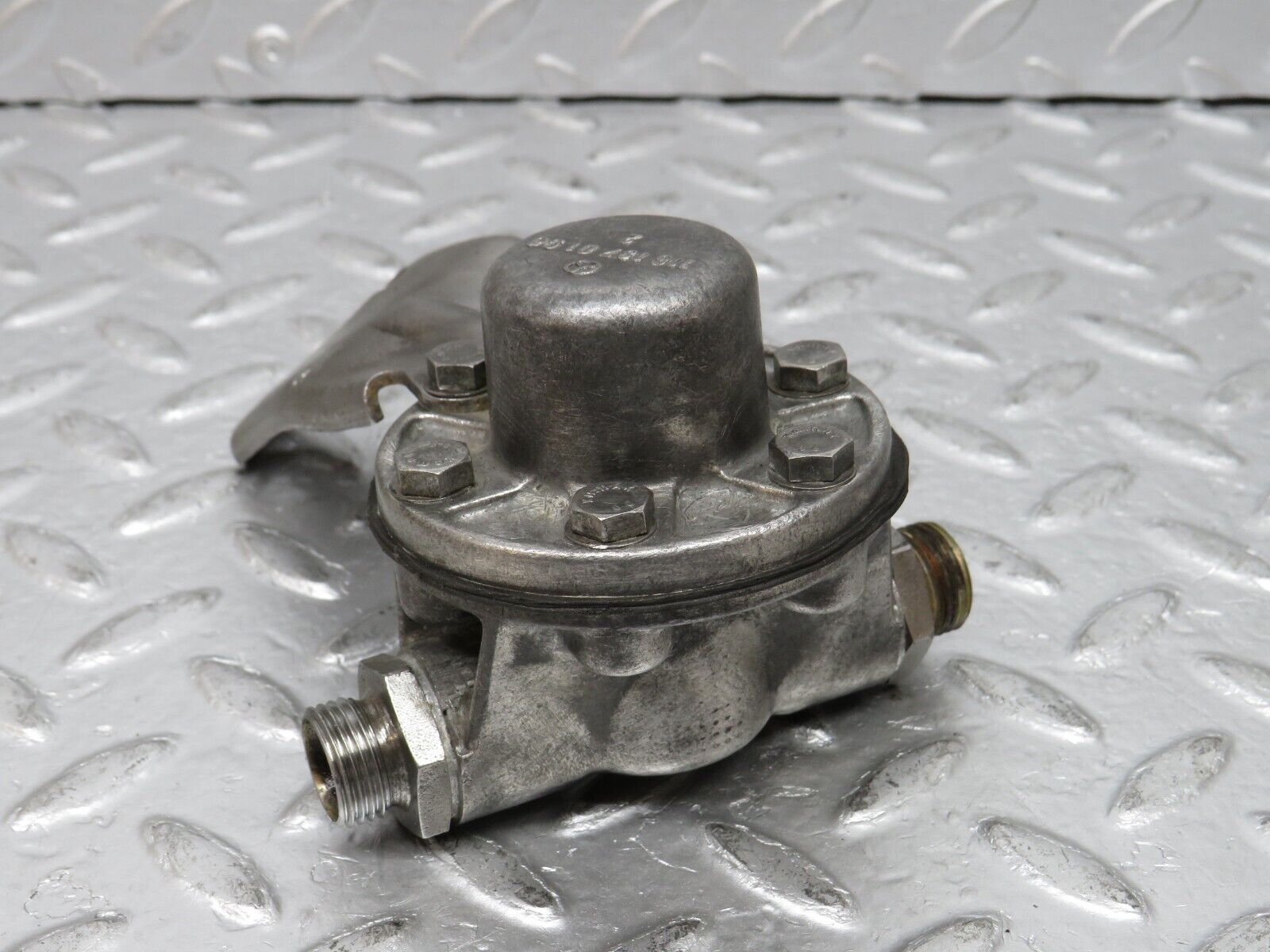 32788 Mercedes-Benz C107 R107 350 V8 Oil Pressure Damper 1161870194 1161870196