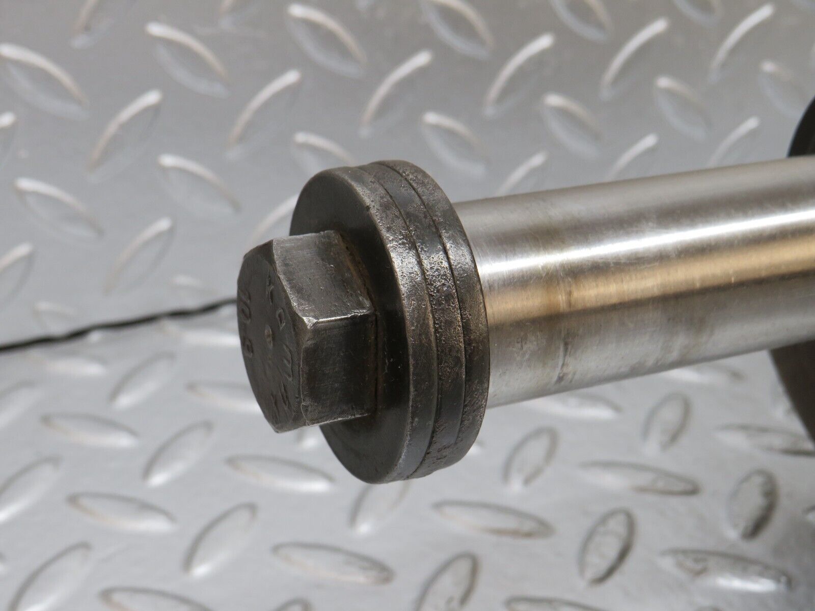 33047 Mercedes-Benz C107 R107 350 V8 Crankshaft 1160311001