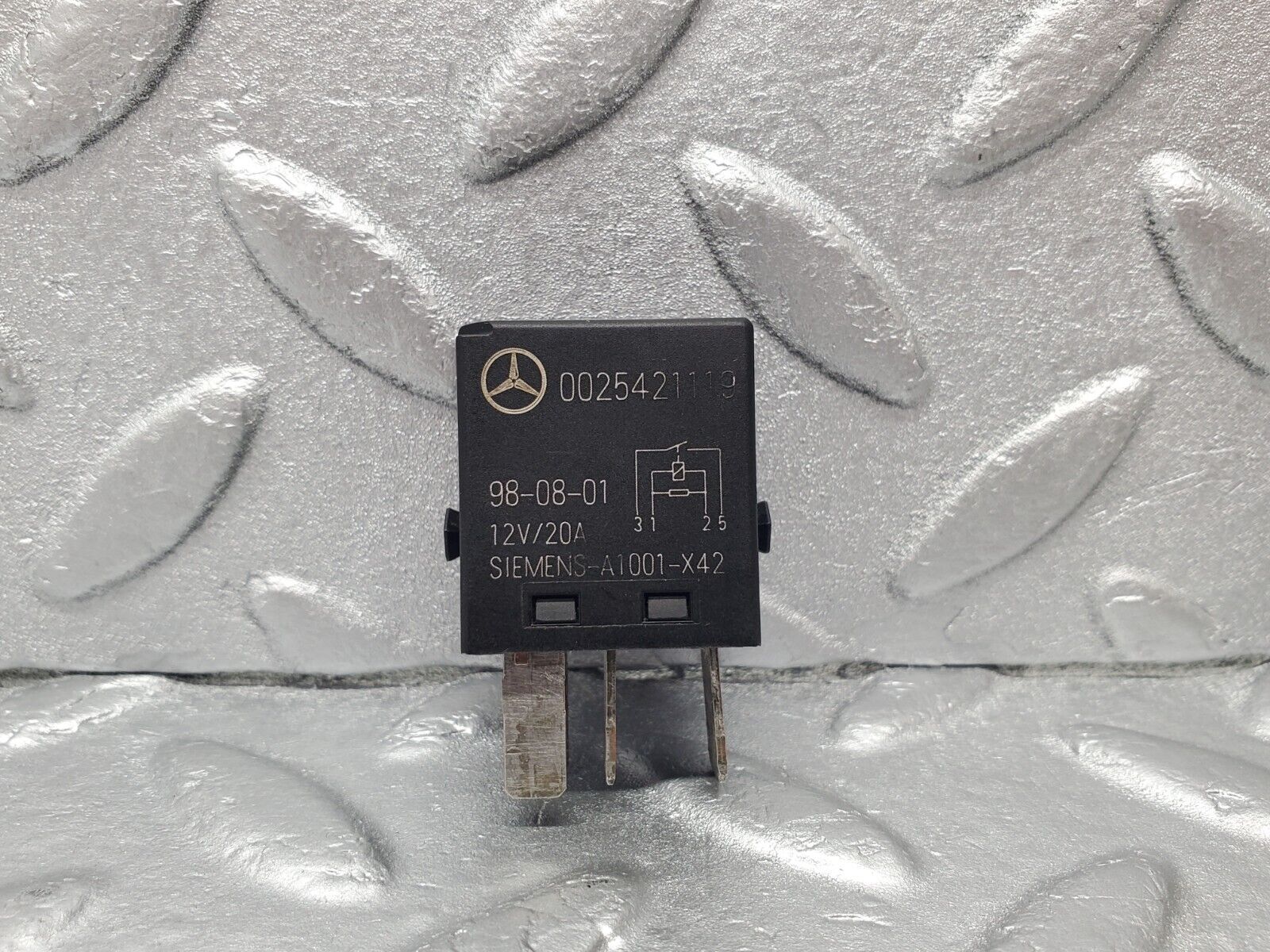 46920 Mercedes-Benz R129 320SL Coupe Indicator Relay 0025421119