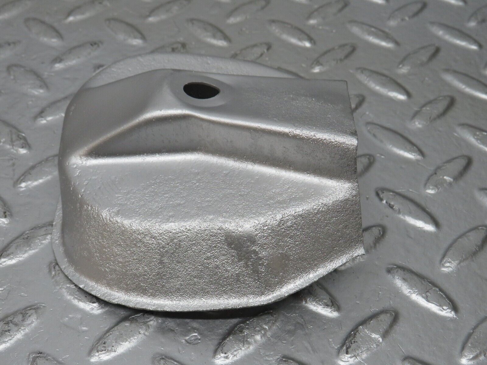 33034 Mercedes-Benz C107 R107 350 V8 Engine Mount Bracket