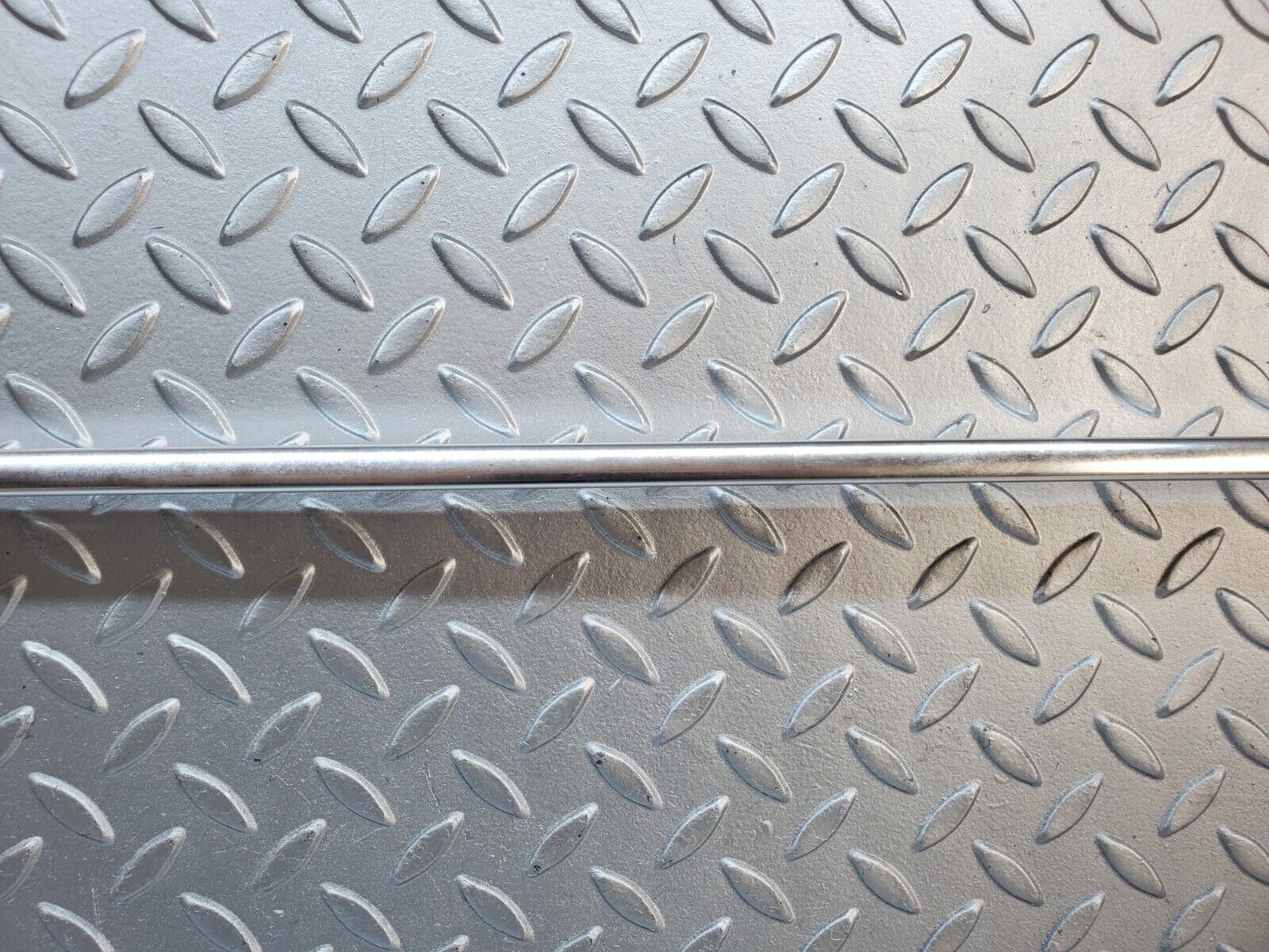 45996 Mercedes-Benz W126 420SE Roof Chrome Trim Left Side