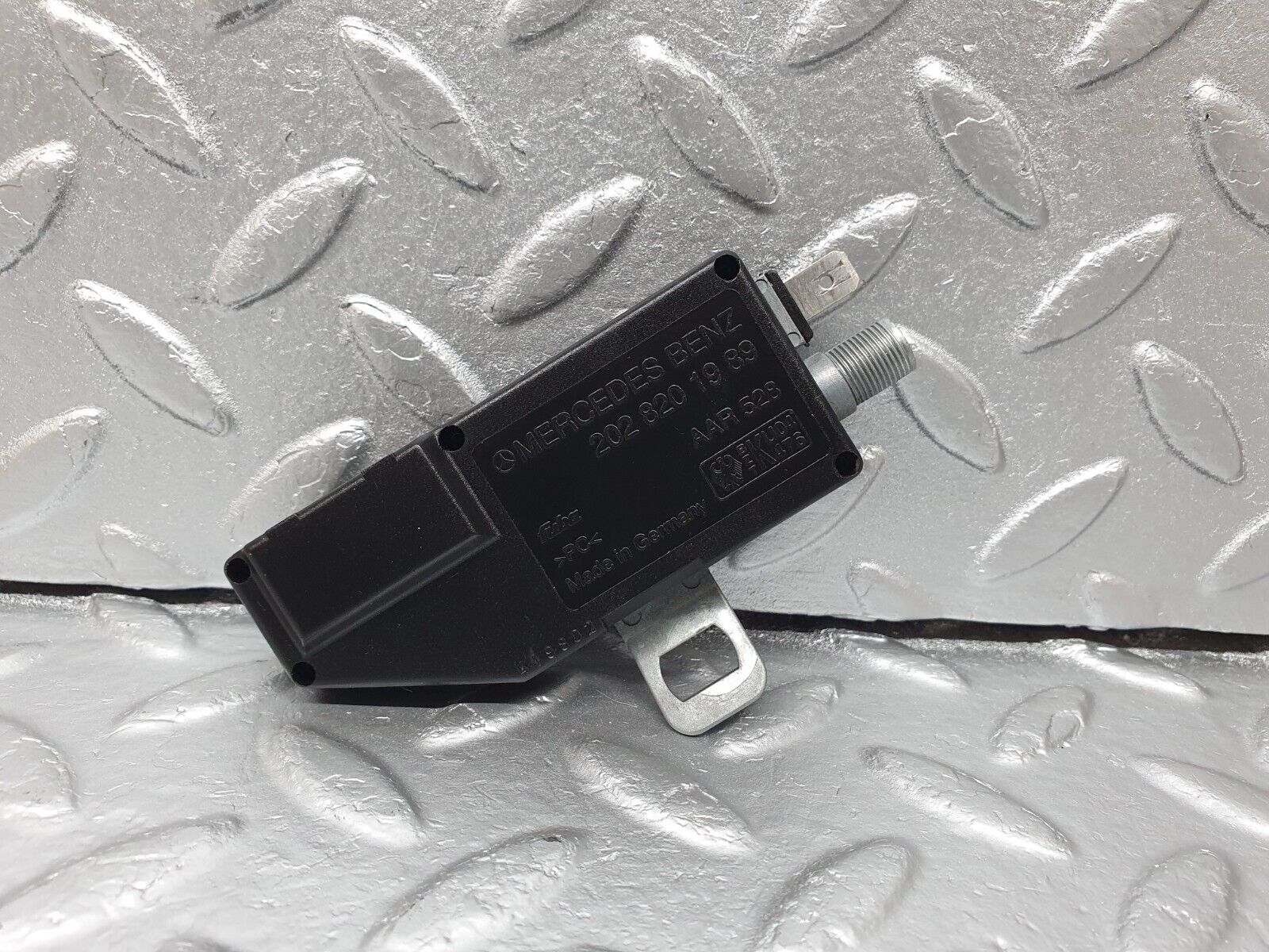 41856 Mercedes-Benz W202 C200 Radio Ariel Antenna Amplifier Booster 2028201989