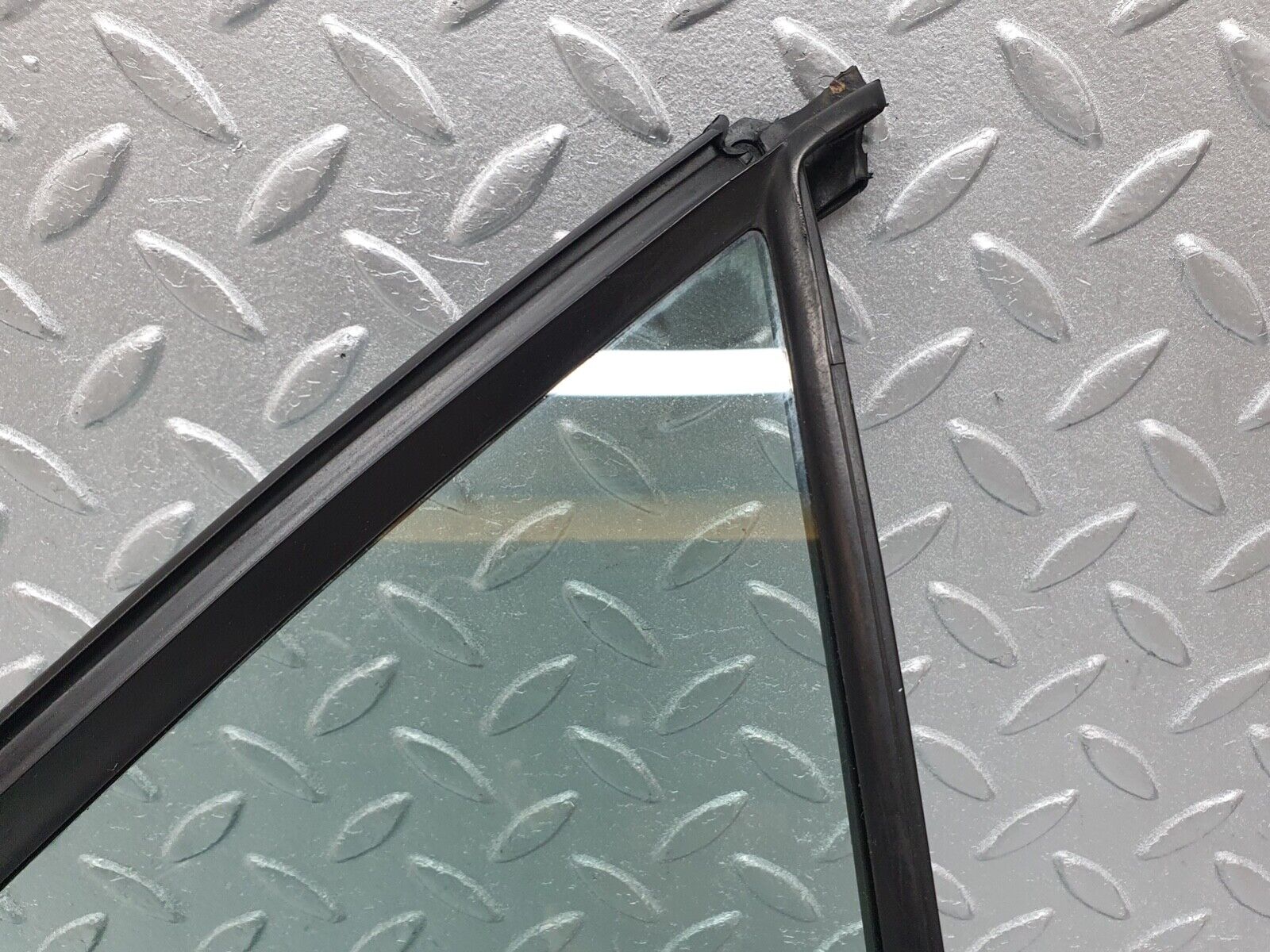 41996 Mercedes-Benz W202 C200 Rear Right Quarter Window Glass 2027350224