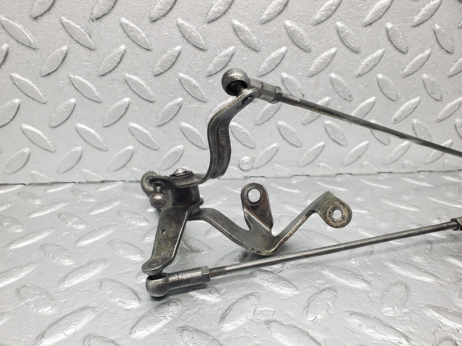 46072 Mercedes-Benz W126 420SE Throttle Linkage