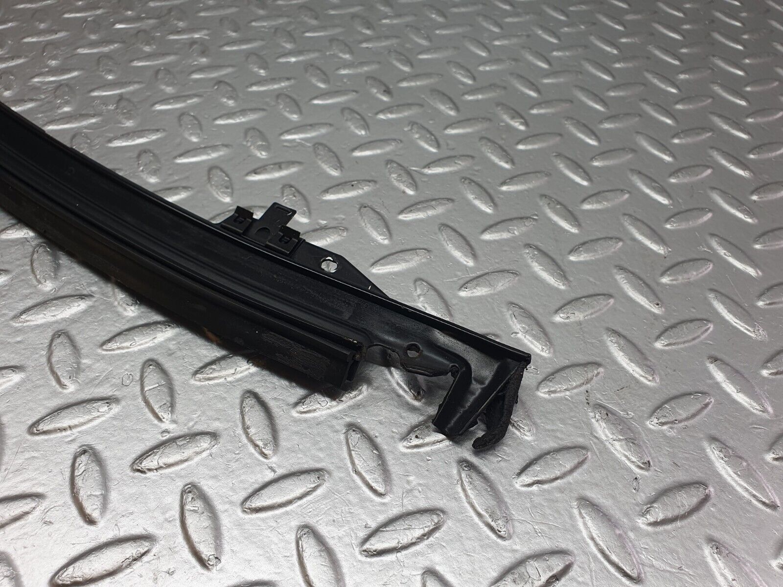 42642 Mercedes-Benz R129 320SL Coupe Front Windscreen Top Moulding Trim