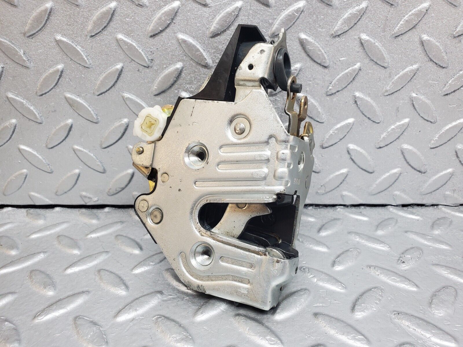 44790 Mercedes-Benz W124 220E Front Left Door Lock Mechanism