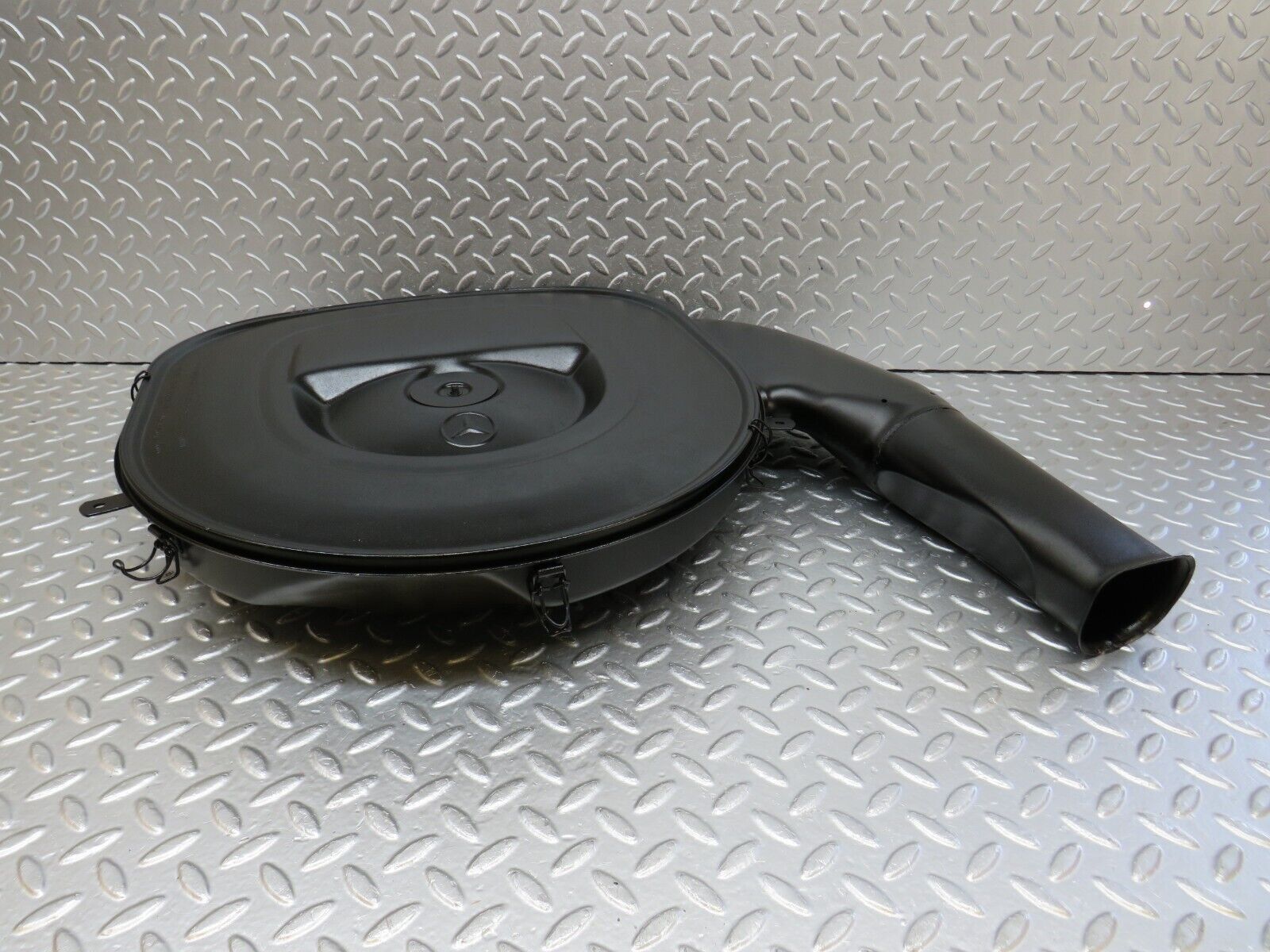 33559 Mercedes-Benz C107 R107 Air Filter Box Housing 0080948902