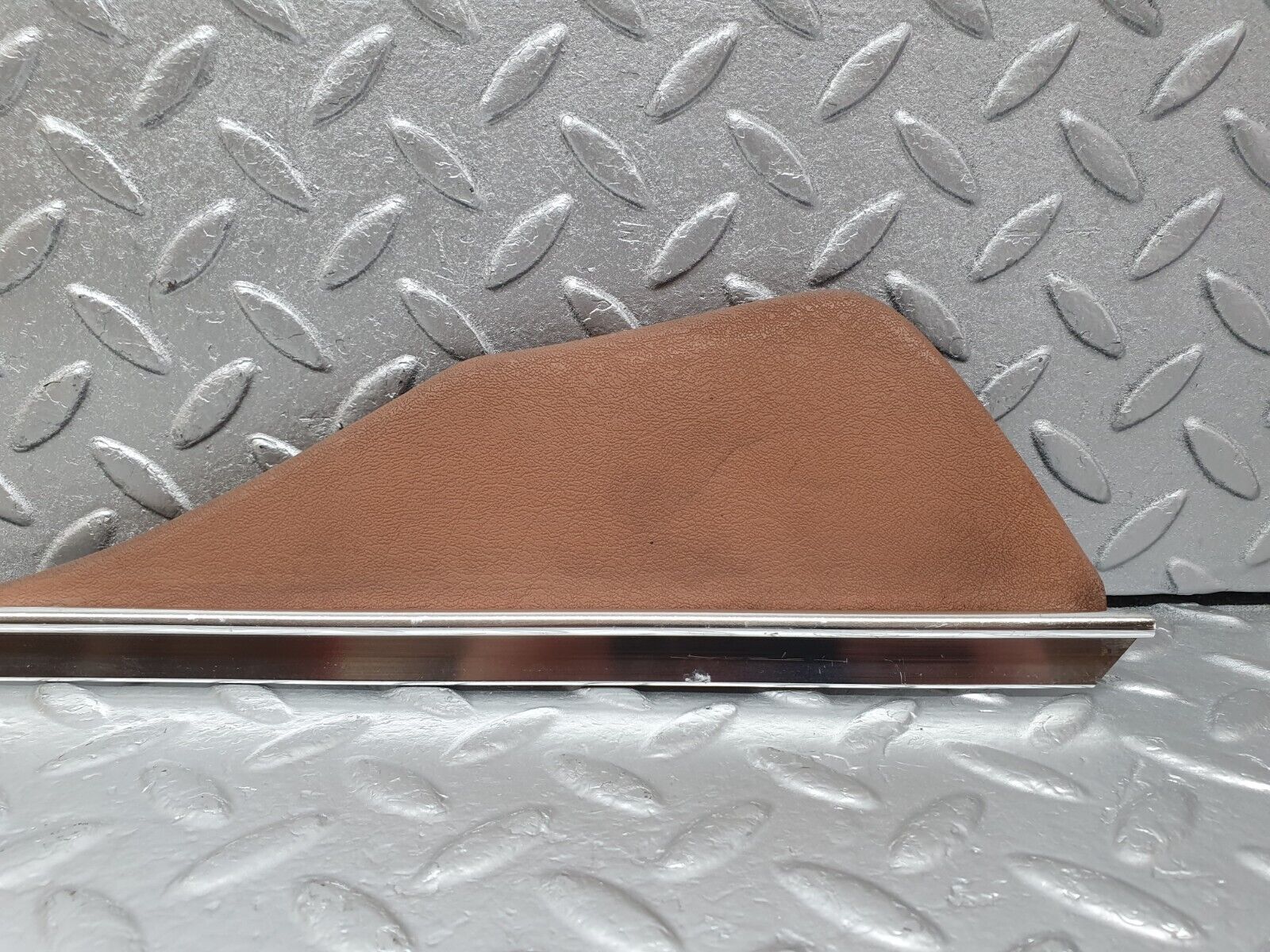 43781 Mercedes-Benz C126 380SEC Coupe Seat Belt Presenter Cover Trim Right 1266921022