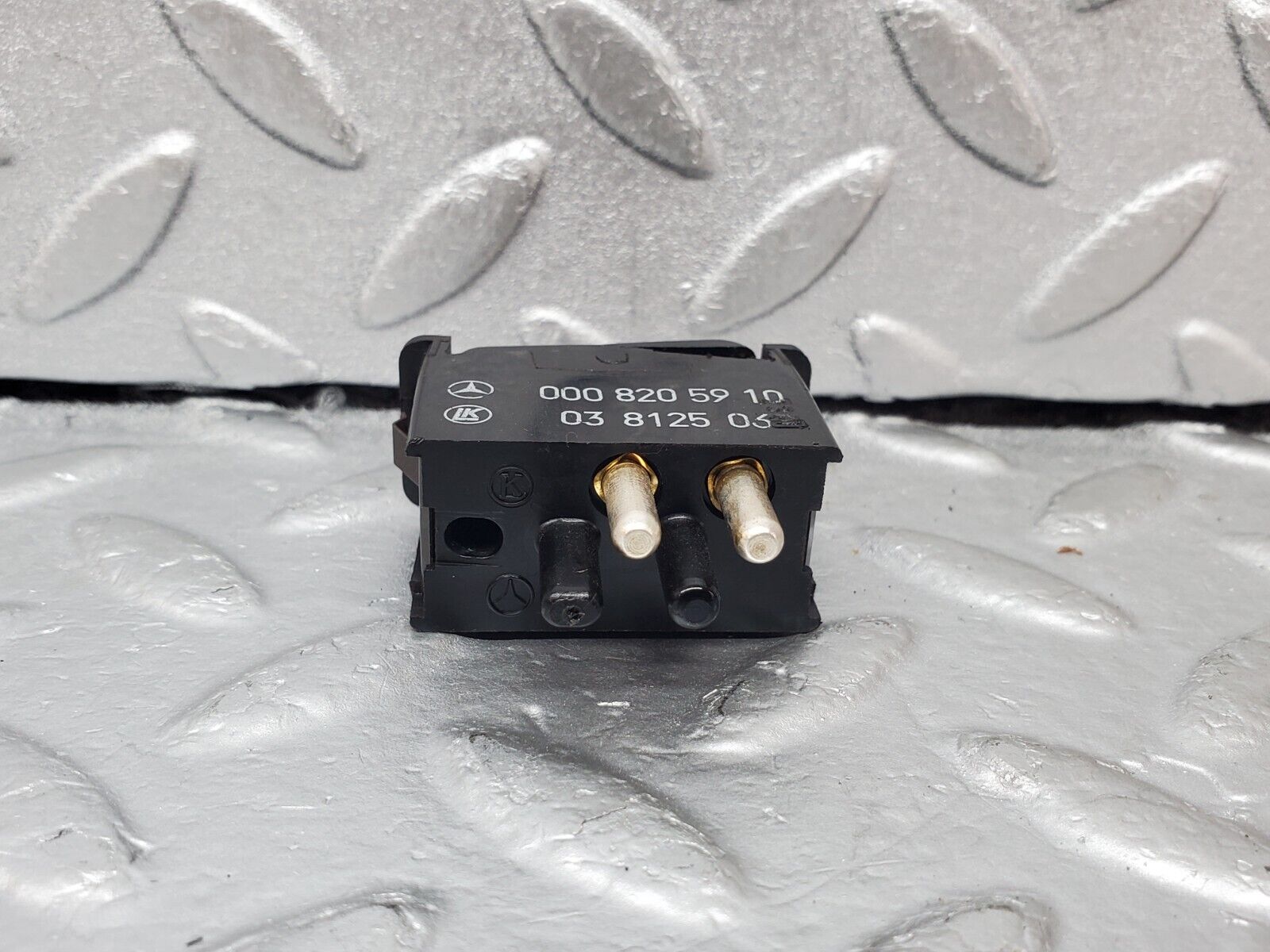 44522 Mercedes-Benz W123 280E Interior Light Switch 0008205910