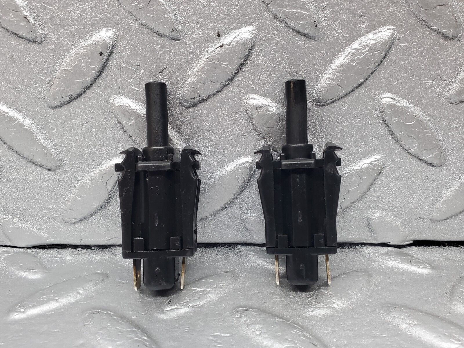 45887 Mercedes-Benz W126 420SE Door Contact Switch 2x 0015458714