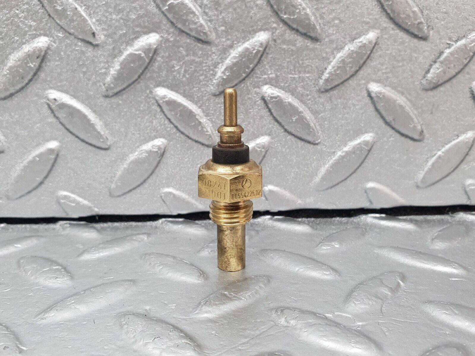 43662 Mercedes-Benz C126 380SEC Coupe Coolant Temperature Sensor Beru 0824121001