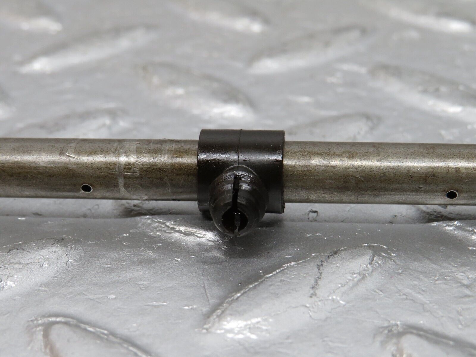 32958 Mercedes-Benz C107 R107 450 V8 Camshaft Oil Tube