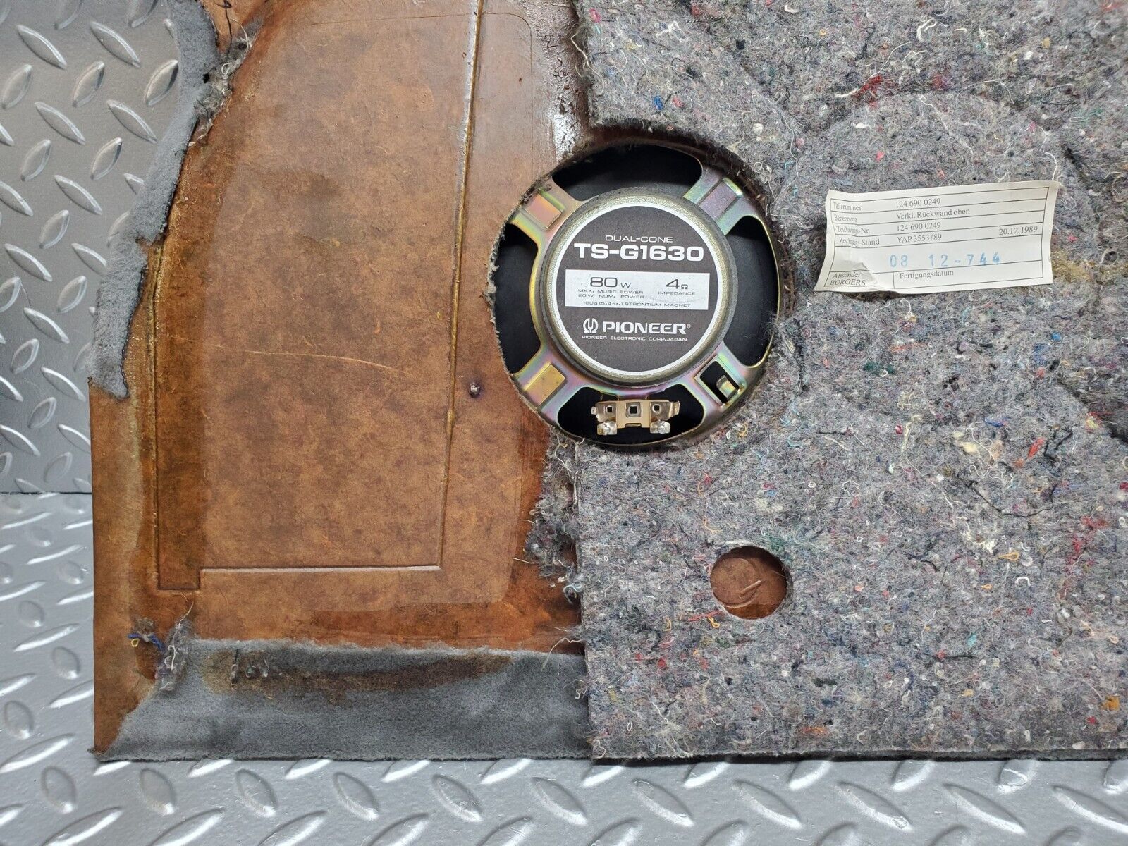 44696 Mercedes-Benz W124 220E Parcel Shelf With Speakers Grey 1246900249