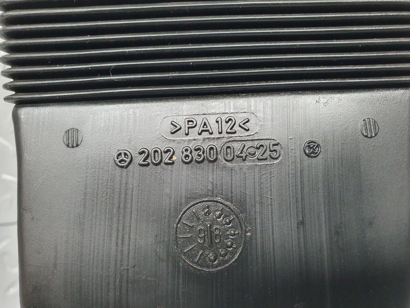 41825 Mercedes-Benz W202 C200 Air Duct Pipe 2028300425