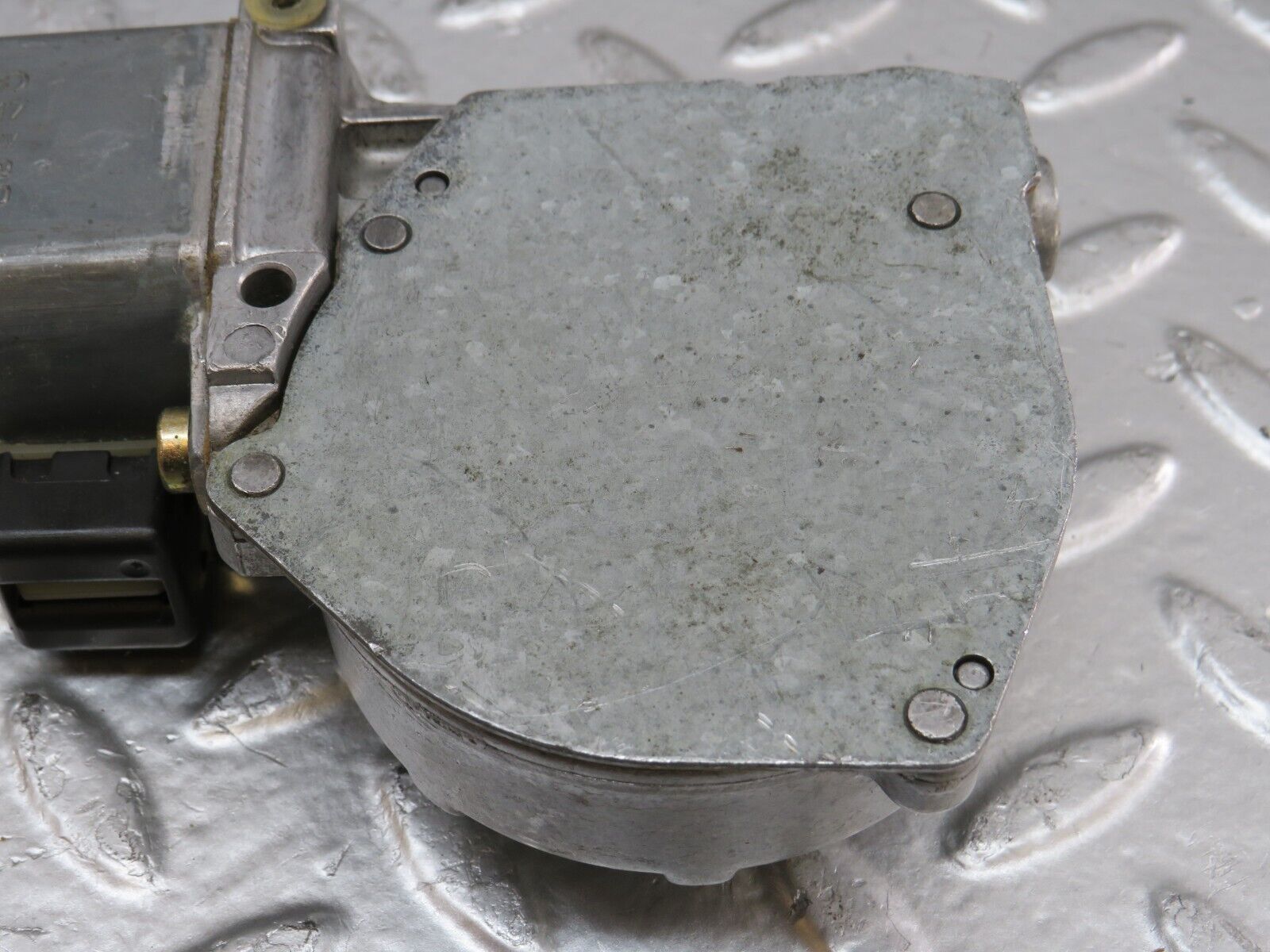 25091 Mercedes-Benz C107 Rear Left Window Regulator Motor 0130821017