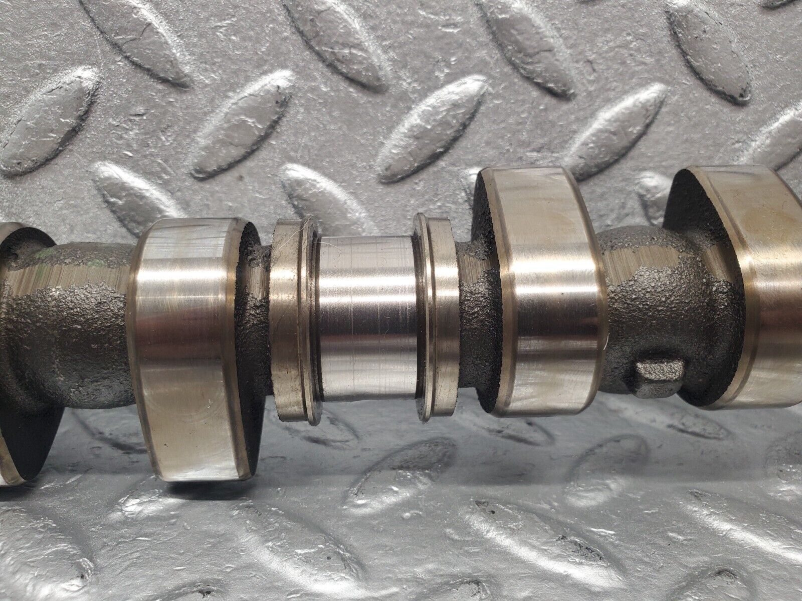 46222 Mercedes-Benz W124 280E Camshaft R1046301